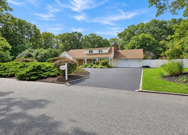 14 Seabrook Lane, Stony Brook, NY 11790