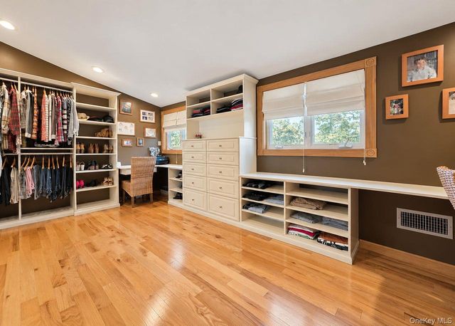 14 Seabrook Lane, Stony Brook, NY 11790