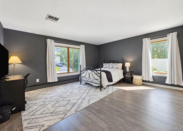 14 Seabrook Lane, Stony Brook, NY 11790