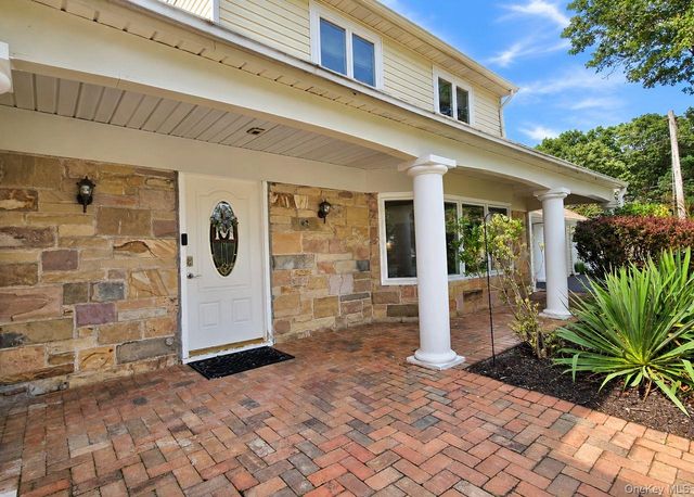 14 Seabrook Lane, Stony Brook, NY 11790