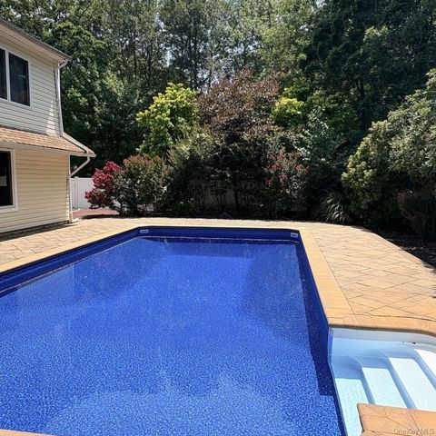 14 Seabrook Lane, Stony Brook, NY 11790
