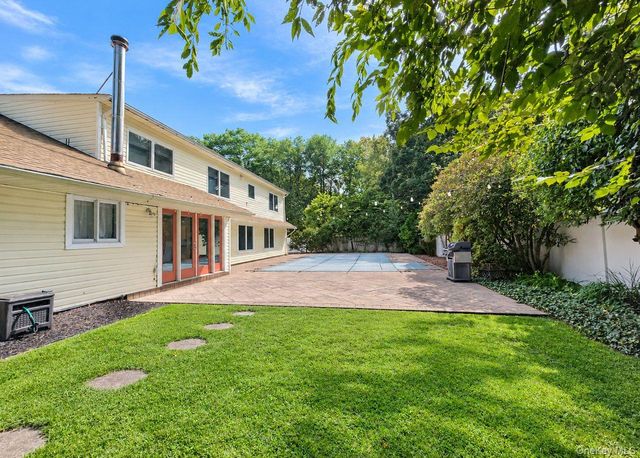 14 Seabrook Lane, Stony Brook, NY 11790