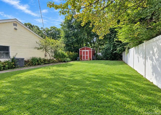 14 Seabrook Lane, Stony Brook, NY 11790