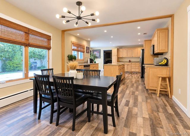 14 Seabrook Lane, Stony Brook, NY 11790