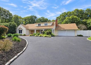14 Seabrook Lane, Stony Brook, NY 11790