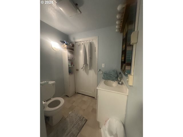 700 PARK Ave 703,625, Lakeside, OR 97449