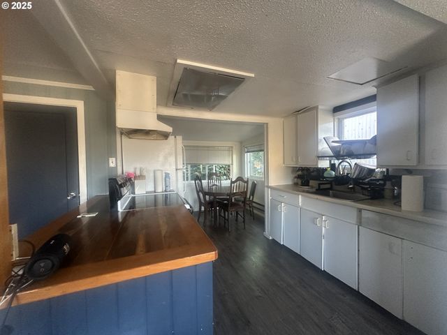 700 PARK Ave 703,625, Lakeside, OR 97449