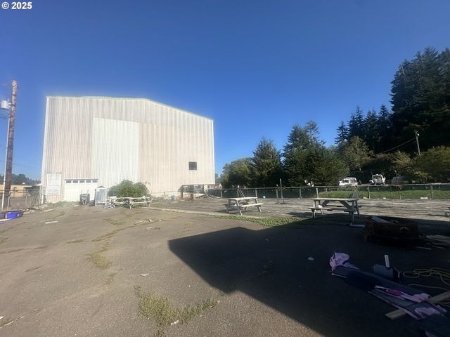 700 PARK Ave 703,625, Lakeside, OR 97449