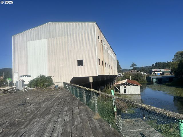 700 PARK Ave 703,625, Lakeside, OR 97449