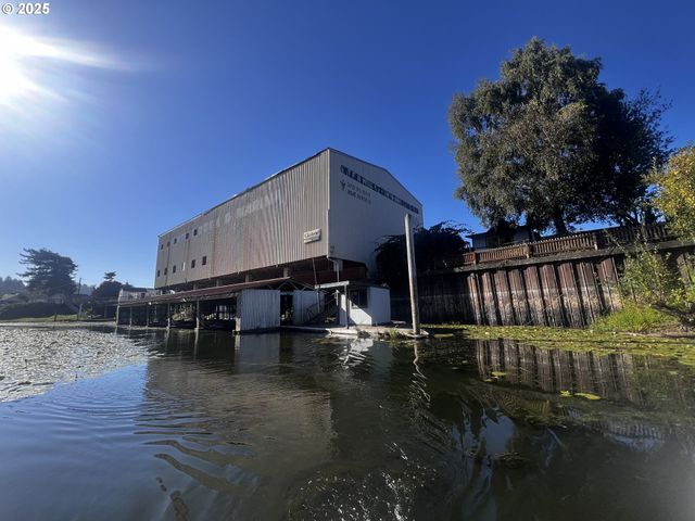 700 PARK Ave 703,625, Lakeside, OR 97449