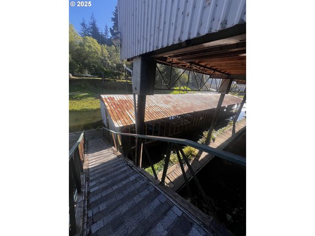 700 PARK Ave 703,625, Lakeside, OR 97449