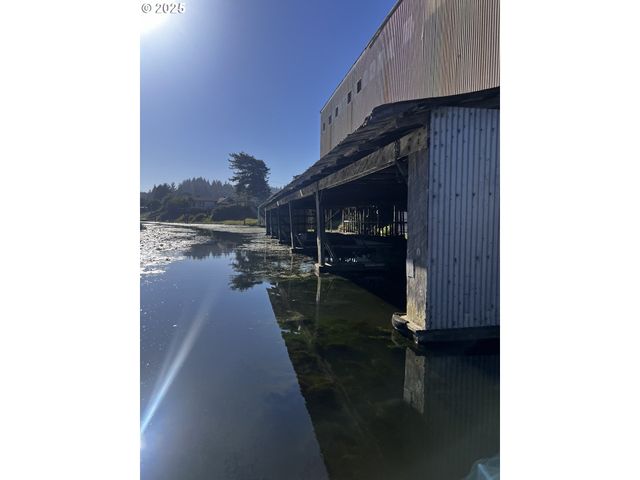 700 PARK Ave 703,625, Lakeside, OR 97449