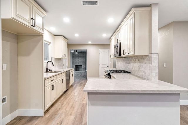 3038 E Sample Avenue, Fresno, CA 93710