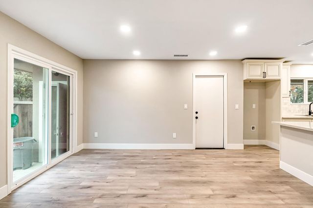 3038 E Sample Avenue, Fresno, CA 93710