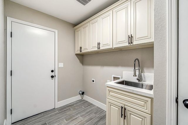 3038 E Sample Avenue, Fresno, CA 93710