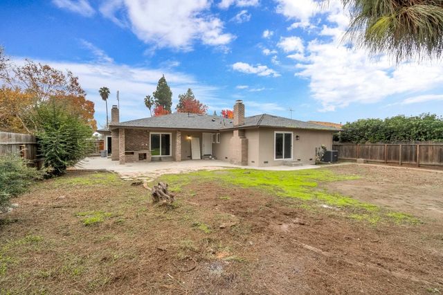 3038 E Sample Avenue, Fresno, CA 93710