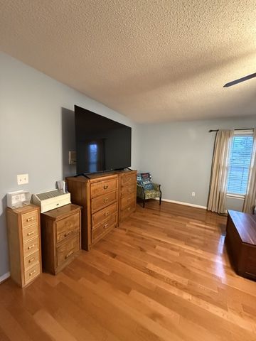 405 Robins St, E, Lawrenceburg, TN 38464