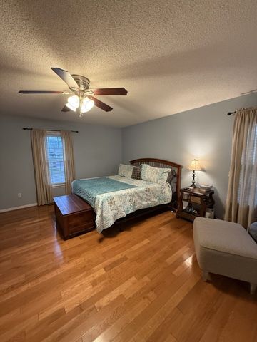 405 Robins St, E, Lawrenceburg, TN 38464