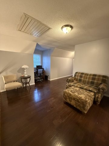 405 Robins St, E, Lawrenceburg, TN 38464