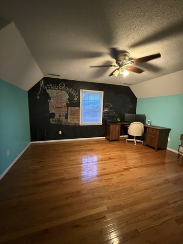 405 Robins St, E, Lawrenceburg, TN 38464