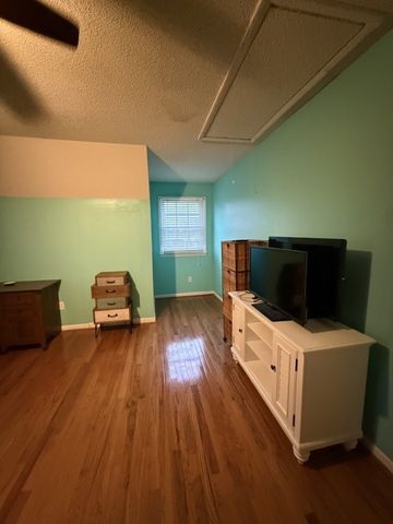 405 Robins St, E, Lawrenceburg, TN 38464