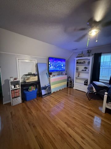 405 Robins St, E, Lawrenceburg, TN 38464