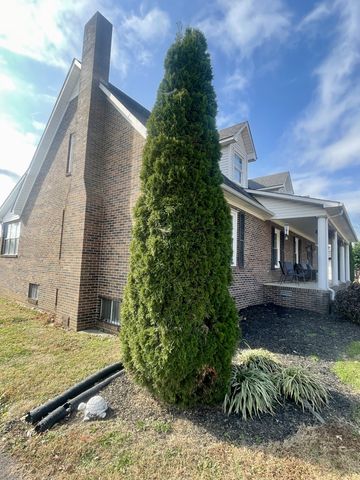 405 Robins St, E, Lawrenceburg, TN 38464