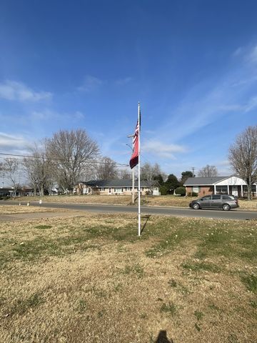 405 Robins St, E, Lawrenceburg, TN 38464