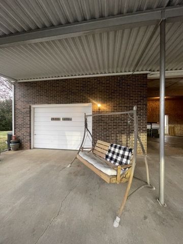 405 Robins St, E, Lawrenceburg, TN 38464