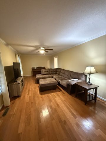 405 Robins St, E, Lawrenceburg, TN 38464