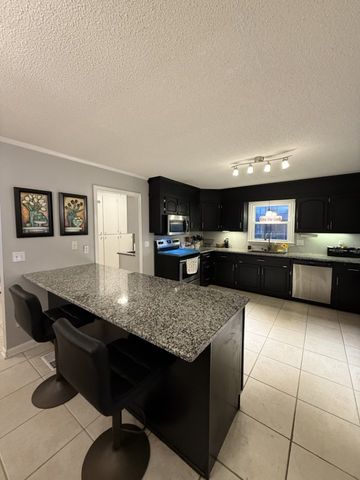 405 Robins St, E, Lawrenceburg, TN 38464