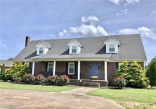 405 Robins St, E, Lawrenceburg, TN 38464