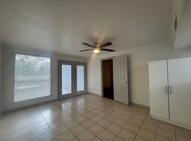 3701 Meadowbrook Drive B, Fort Worth, TX 76103