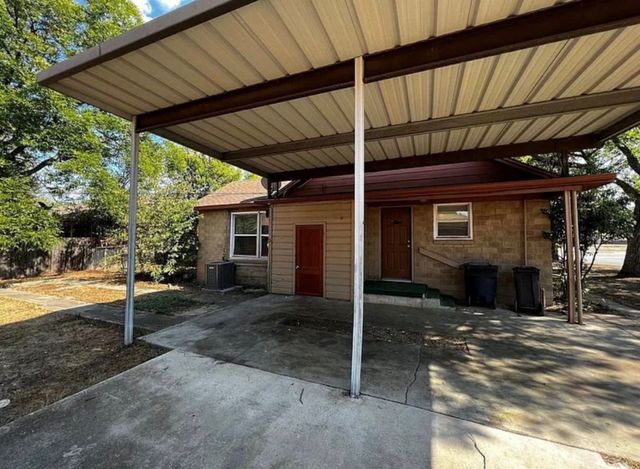 3701 Meadowbrook Drive B, Fort Worth, TX 76103