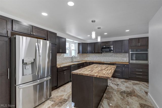 1040 Thorndale Drive, Akron, OH 44320