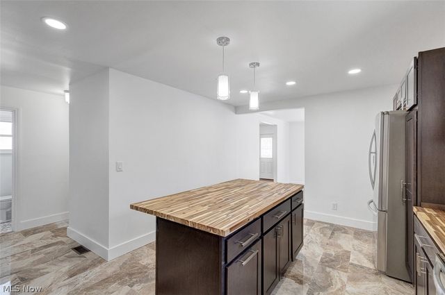 1040 Thorndale Drive, Akron, OH 44320