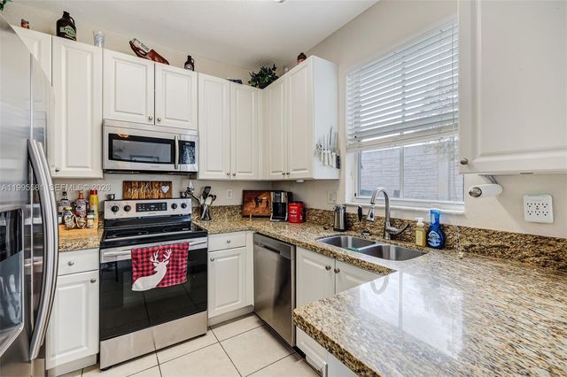 936 NE 29th Ter, Homestead, FL 33033