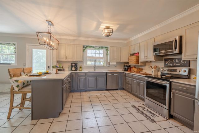 8955 Telephone Road, Chandler, IN 47610