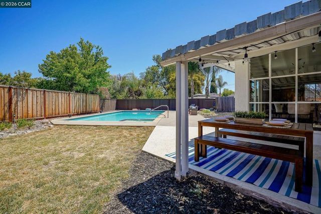 69 Fordham Ct, Pleasant Hill, CA 94523