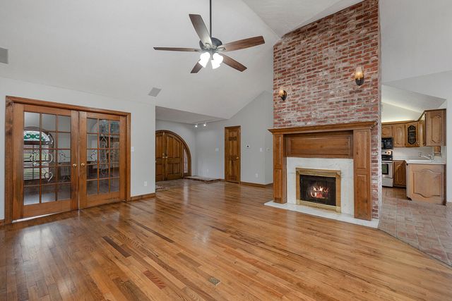 3534 E Whitehall Drive, Springfield, MO 65809