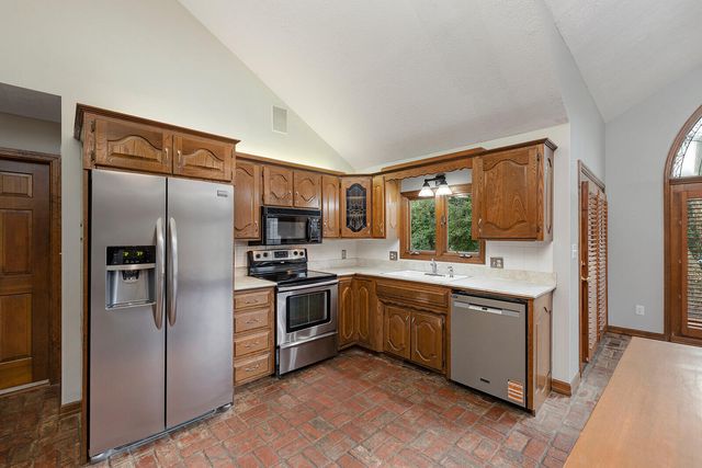 3534 E Whitehall Drive, Springfield, MO 65809