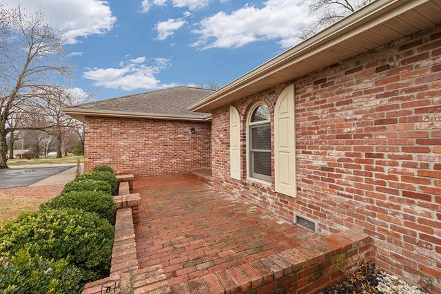 3534 E Whitehall Drive, Springfield, MO 65809