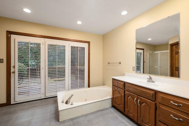 3534 E Whitehall Drive, Springfield, MO 65809