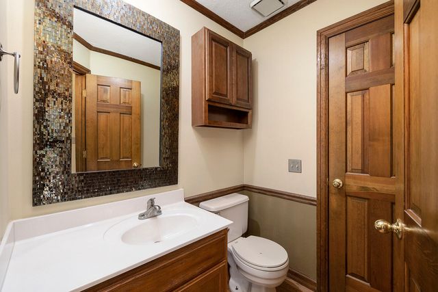 3534 E Whitehall Drive, Springfield, MO 65809