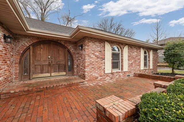 3534 E Whitehall Drive, Springfield, MO 65809