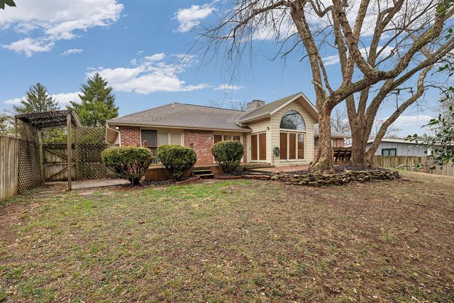 3534 E Whitehall Drive, Springfield, MO 65809