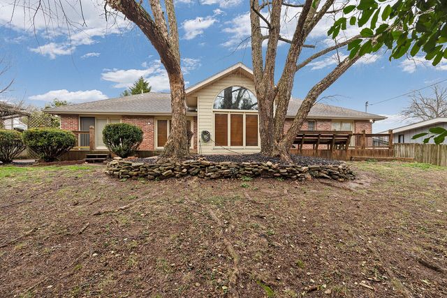 3534 E Whitehall Drive, Springfield, MO 65809