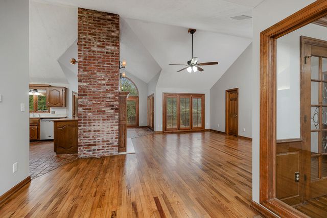 3534 E Whitehall Drive, Springfield, MO 65809