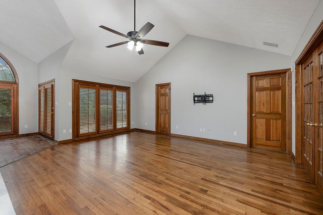 3534 E Whitehall Drive, Springfield, MO 65809