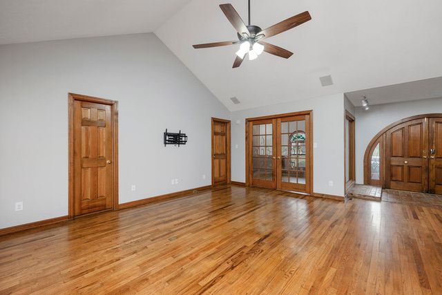 3534 E Whitehall Drive, Springfield, MO 65809